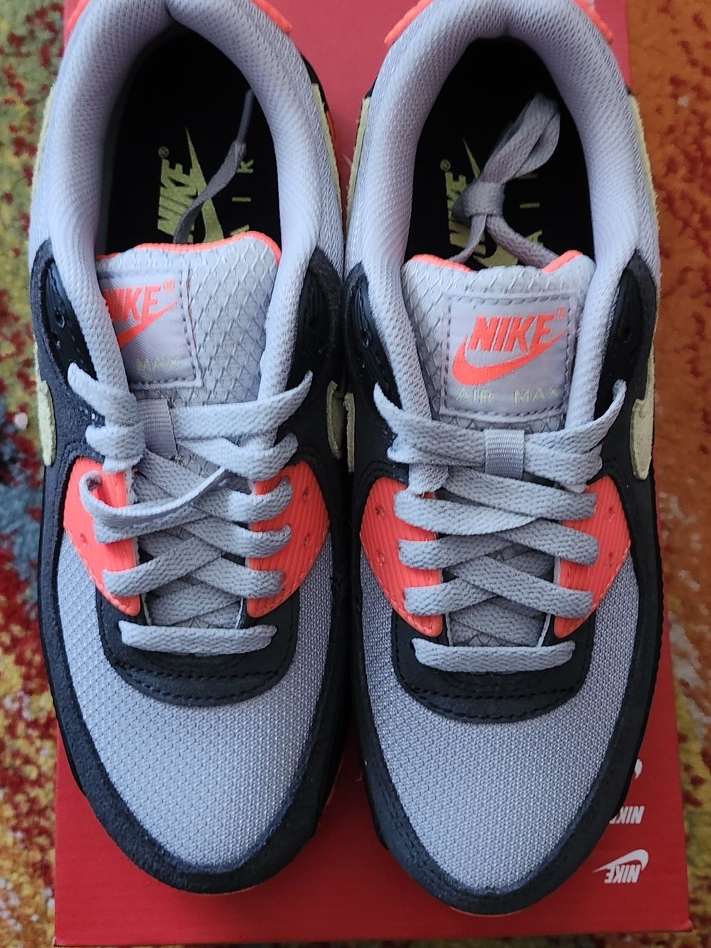8.5W Nike Air Max Trainer in Grey with Crimson Accents